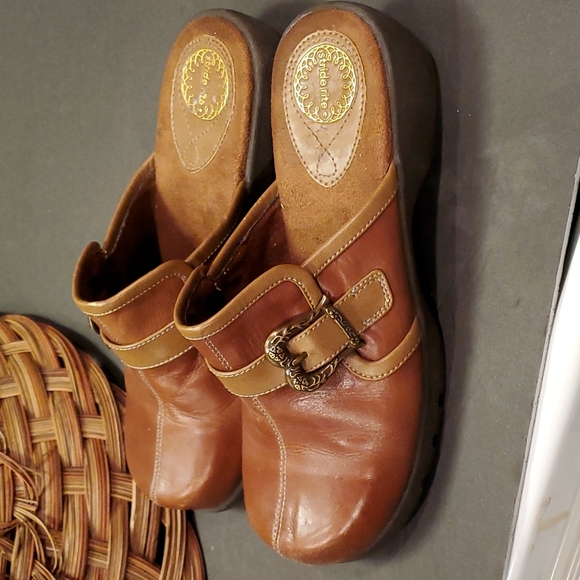 Brown leather Stride Rite Bridgette Girls Size 4 Excellent condition. - Picture 3 of 8